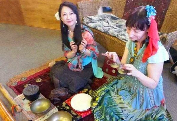 Mariko Kitikubo and Kathabela Wilson perform at Don Baird Studio Haiku reading.