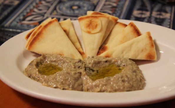 Baba Ghanooj and pita bread (Photo - takaokun).