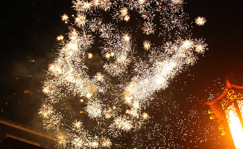 Fireworks in the sky on 4th July (Photo - Steven Zhang).
