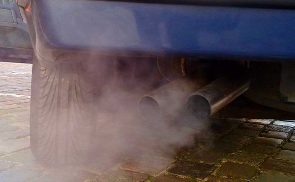 Automobile exhaust gas (Photo - Ruben de Rijcke).
