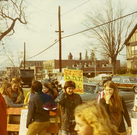Earth Day, 1970. Andover, Massachusetts. Photograph by Biology instructor Tom Cone (Photo - Phillips Academy Archives and Special Collections).