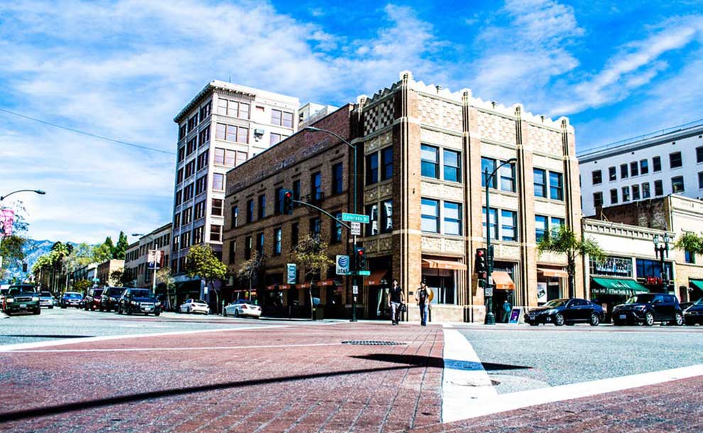 Old Pasadena on a hot day (Photo - Alina, pexels).