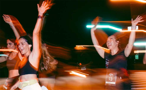 runners at finish line