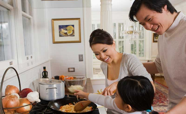 mom with husband and kid