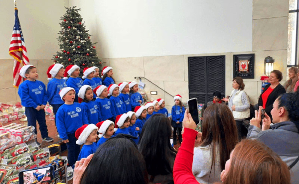 kids singing and parents taking photos