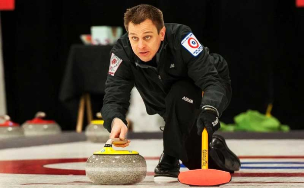 a guy curling